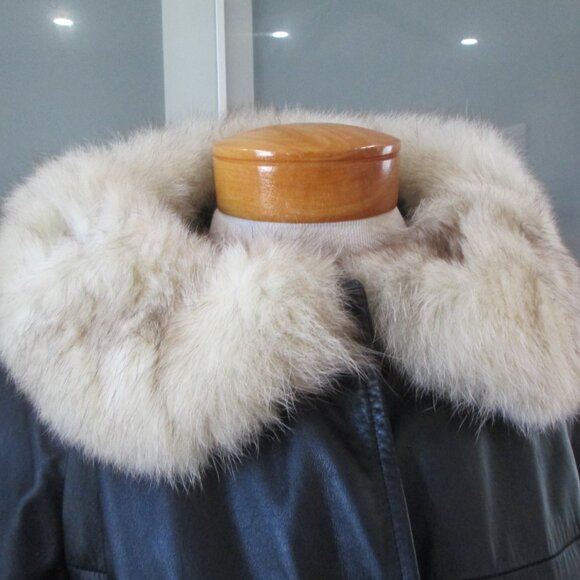 *SOLD* Vintage 70s Jacket Leather Belted Trench Coat Fur Collar / Cuffs Black - Picture 2 of 9